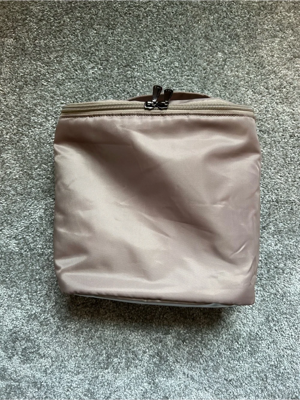 Lug Dolly sand taupe NWOT